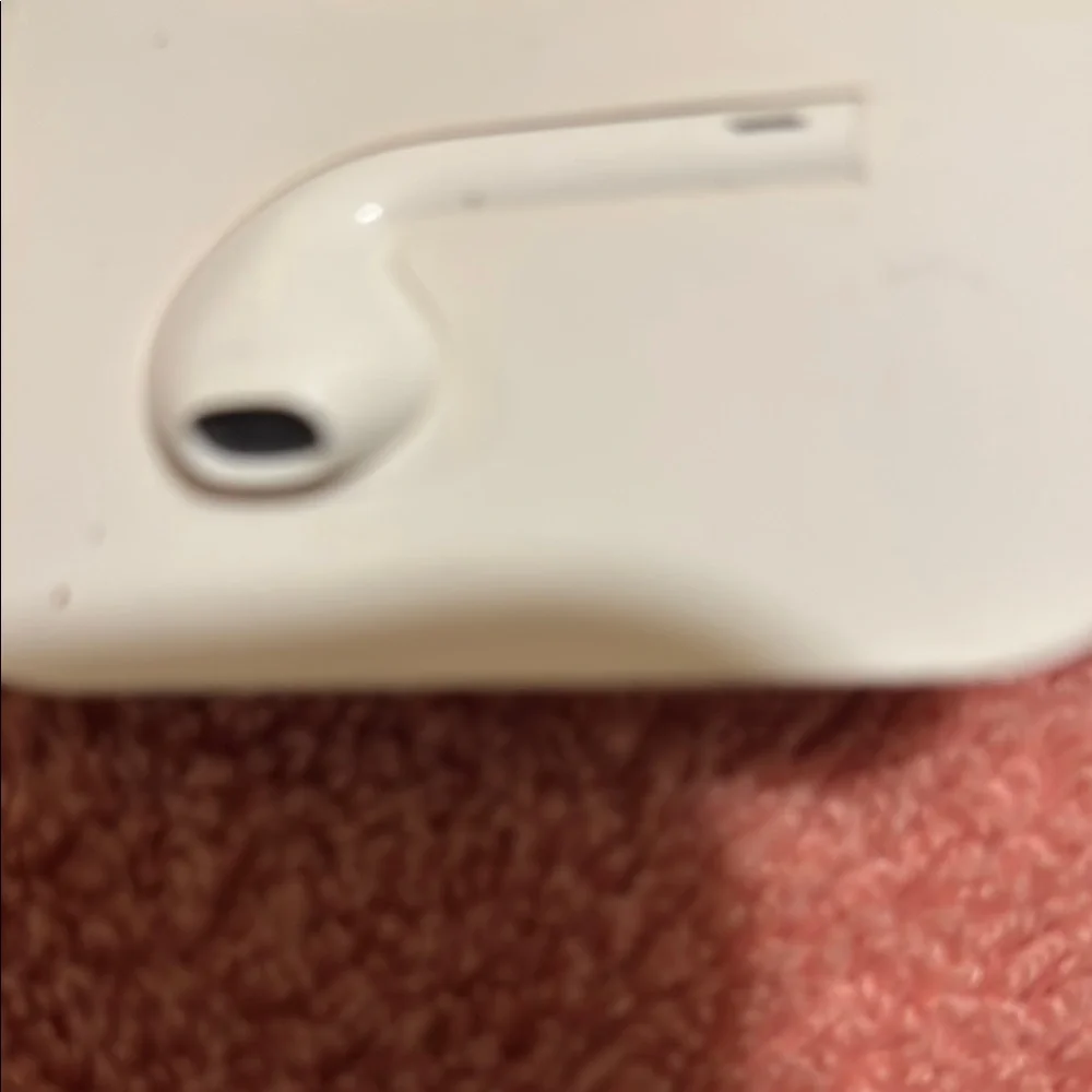 White Wired Earbuds